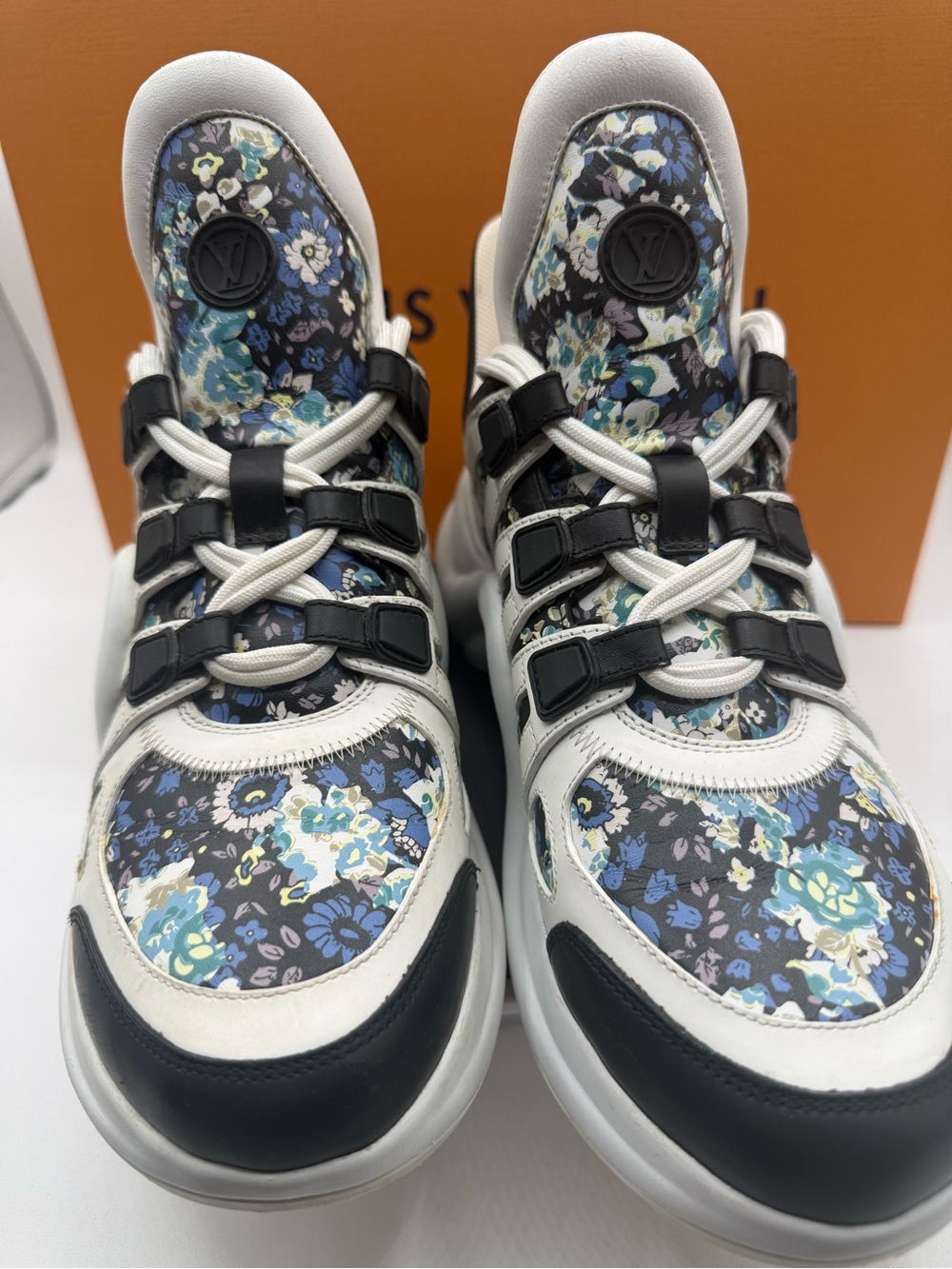 Louis Vuitton floral  Archlight Sneakers EUC full inclusion 🔥